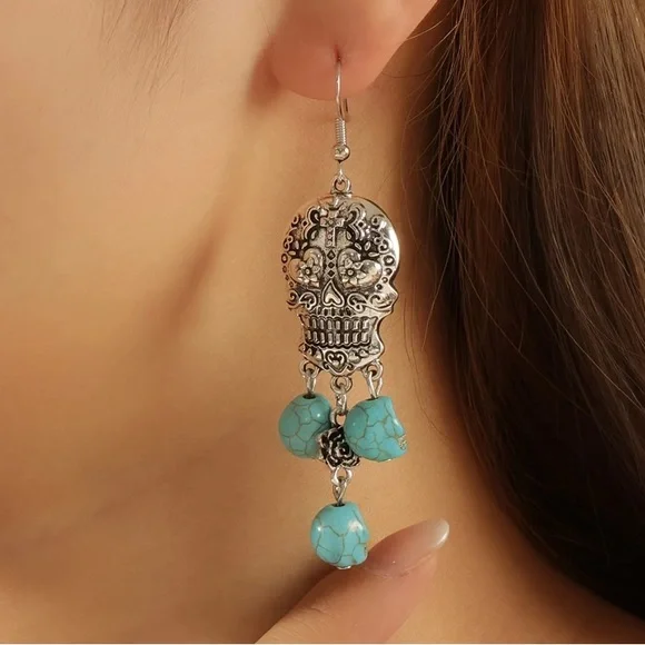 NWT SKULL EARRINGS - Picture 1 of 5